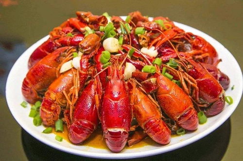 小龍蝦價格腰斬,養(yǎng)殖戶哭了,賣小龍蝦調(diào)料的經(jīng)銷商笑了